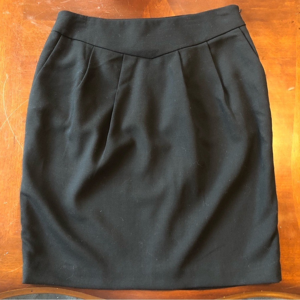 Ann Taylor LOFT high vibration fabric 100%Wool Black midi skirt w/pleats size 4P - Picture 2 of 6